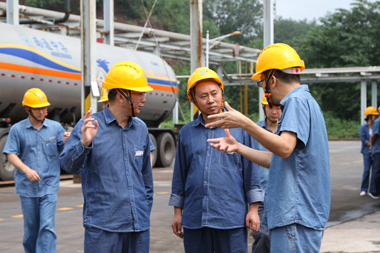 股份公司黨委書(shū)記廖廷君總經(jīng)理趙永清率隊(duì)開(kāi)展安全檢查