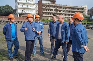 瀘天化股份公司黨委書(shū)記廖廷君一行深入江邊碼頭督查防洪防汛工作