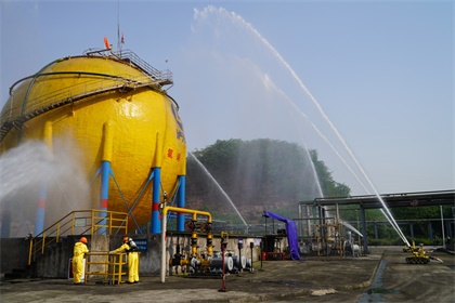 瀘天化與地方政府聯(lián)合舉行液氨泄漏應(yīng)急救援實戰(zhàn)演練