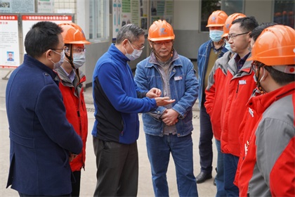 瀘天化集團(tuán)公司總經(jīng)理寧忠培帶隊慰問公司除夕堅守崗位干部員工