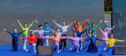 公司情景舞蹈參加2024年瀘州市慶?！拔逡弧眹?guó)際勞動(dòng)節(jié)文藝匯演