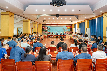 瀘天化股份公司開展“金秋送學”活動